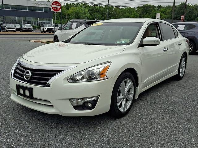 2015 Nissan Altima — rear three-quarter view