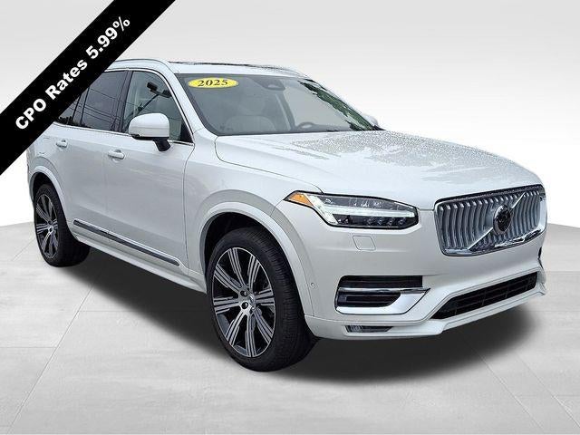 2025 Volvo XC90 B6 AWD Plus 7-Seater in Crystal White Metallic — front three-quarter view