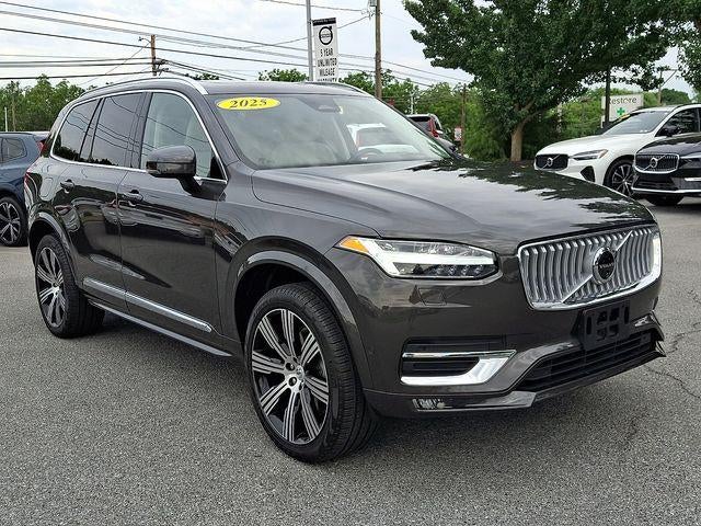 2025 Volvo XC90 B6 AWD Plus 7-Seater in Platinum Gray Metallic — front three-quarter view