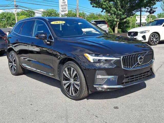 2023 Volvo XC60 B5 AWD Plus Bright Theme in Onyx Black Metallic — front three-quarter view