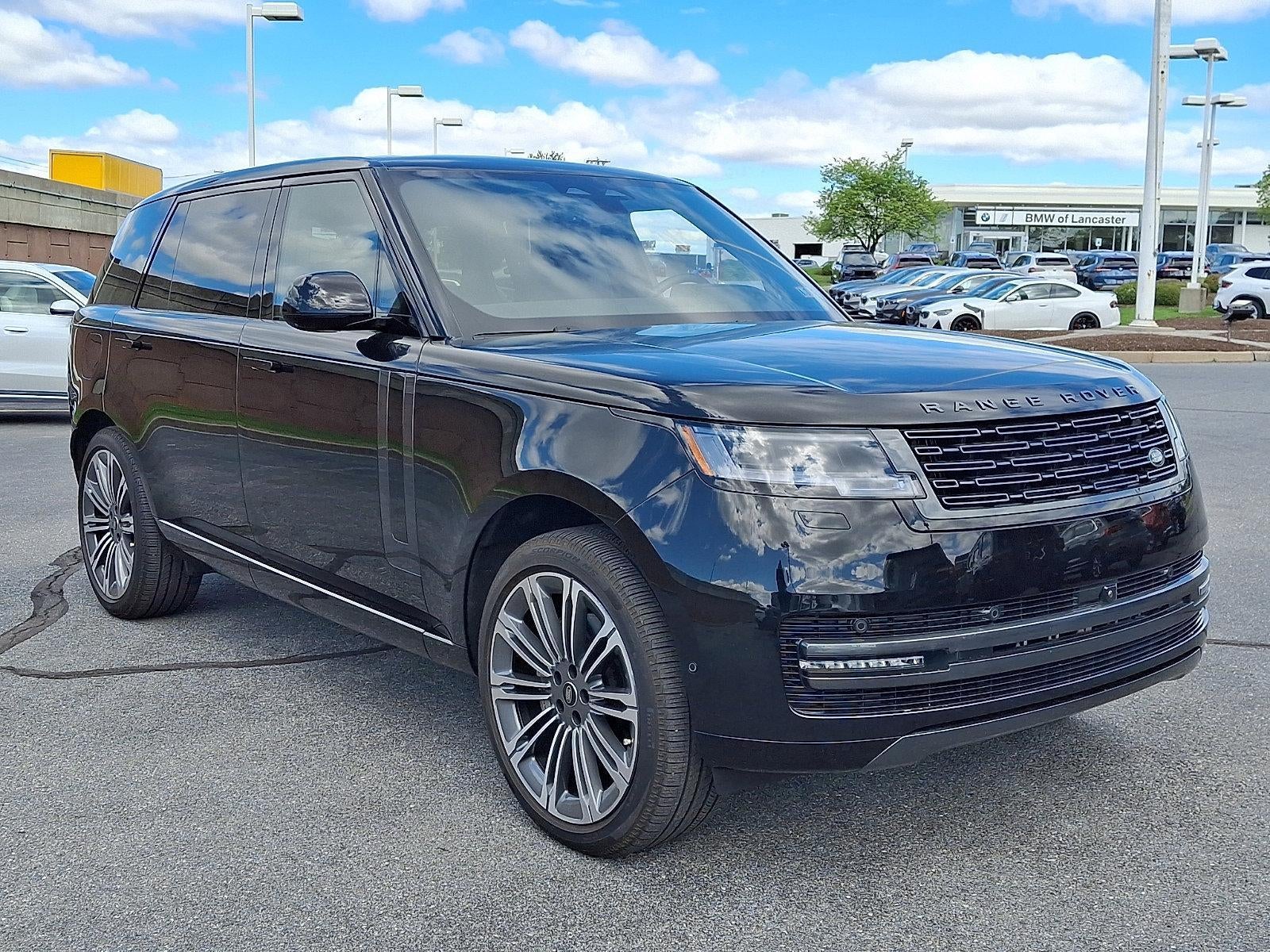 2025 Land Rover Range Rover P400 SE LWB 7 Seat in Santorini Black Metallic — front three-quarter view