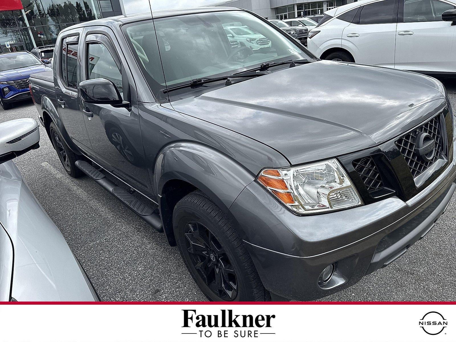 2020 Nissan Frontier Crew Cab 4x4 SV Auto in Gray — front three-quarter view