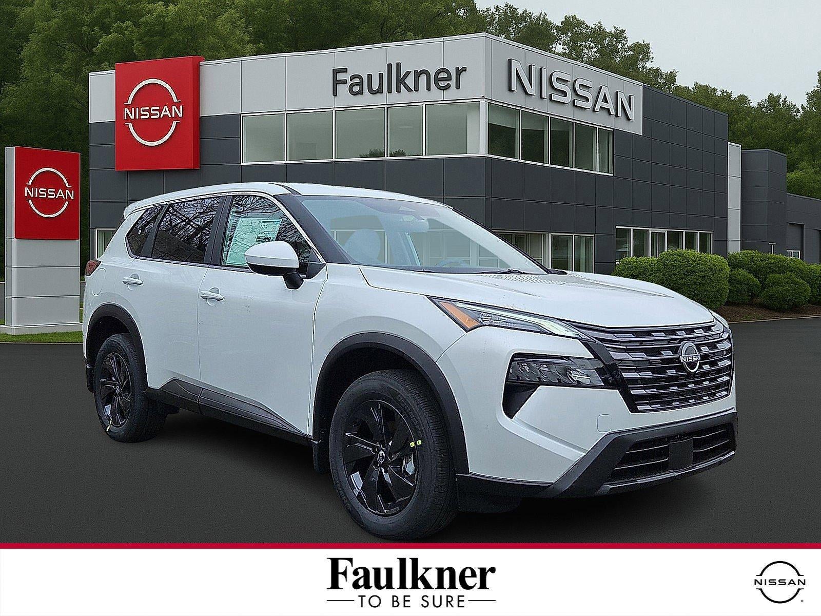 2026 Nissan Rogue 2026.5 AWD SV in Everest White Pearl Tricoat — front three-quarter view