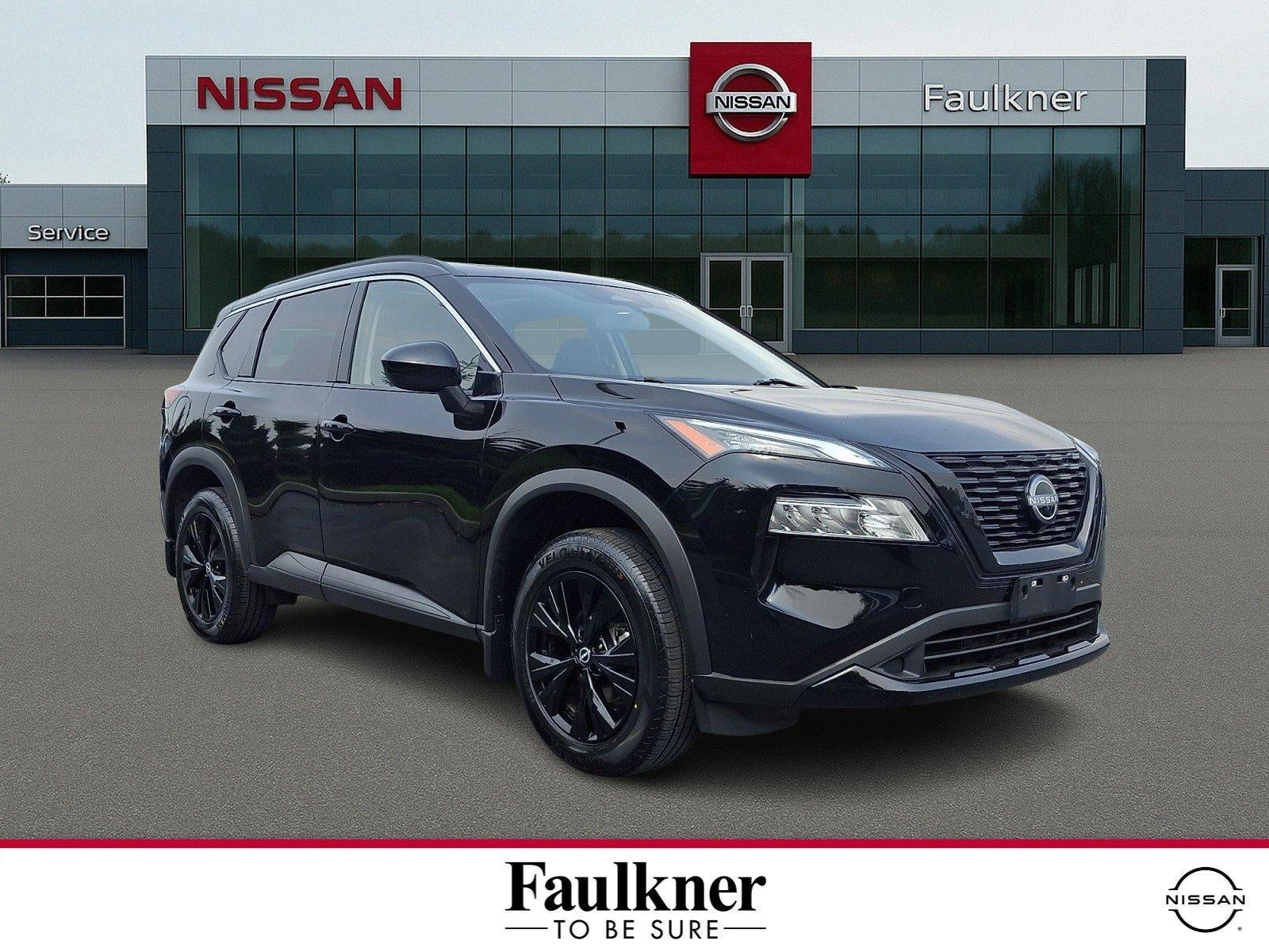 2023 Nissan Rogue AWD SV in Super Black — front three-quarter view
