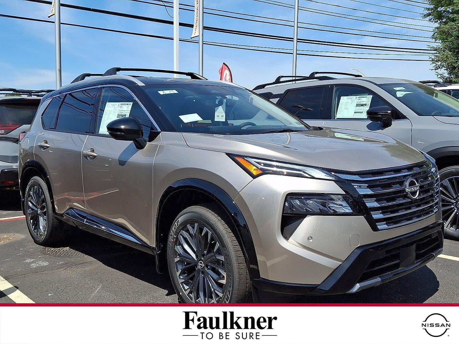 2026 Nissan Rogue Platinum in Champagne Silver Metallic Super Black Two Tone — front three-quarter view